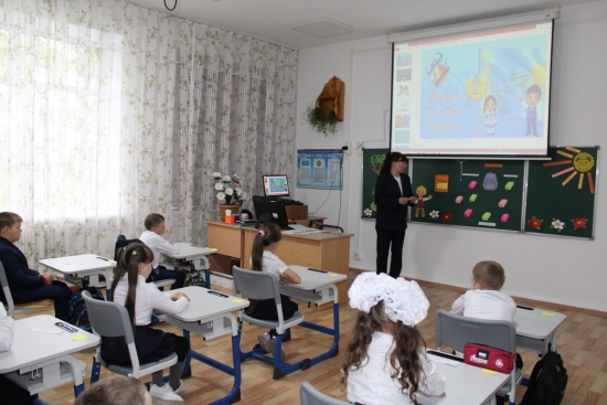 Мектебіміздің барлық сыныптарында «Білім – Отаным» тақырыбында сынып сағаттары өткізілді.